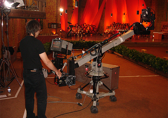 Tournage d’une messe avec grue